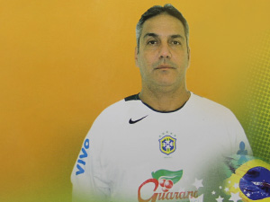 Dr. Adilson Camargo
